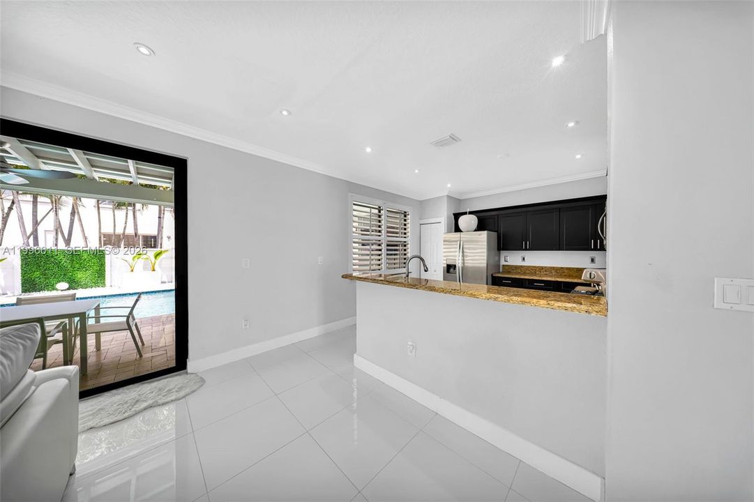 Activo con contrato: $950,000 (4 camas, 3 baños, 2580 Pies cuadrados)