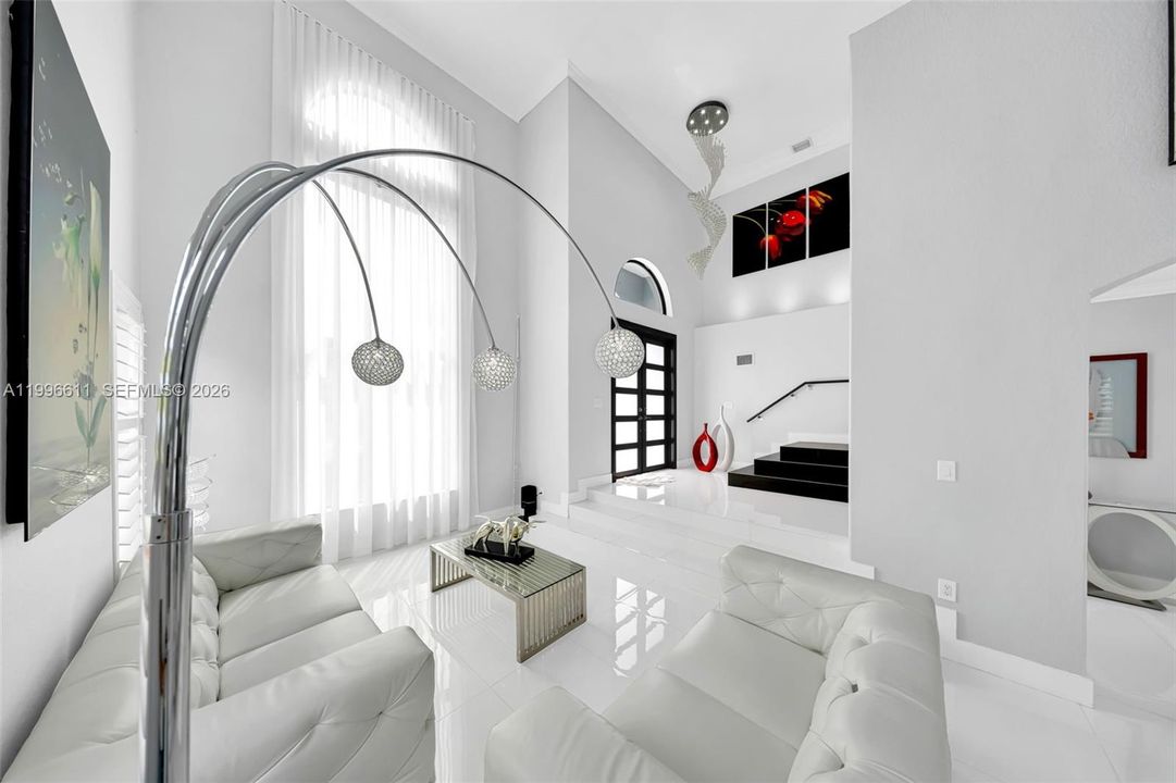 Activo con contrato: $950,000 (4 camas, 3 baños, 2580 Pies cuadrados)