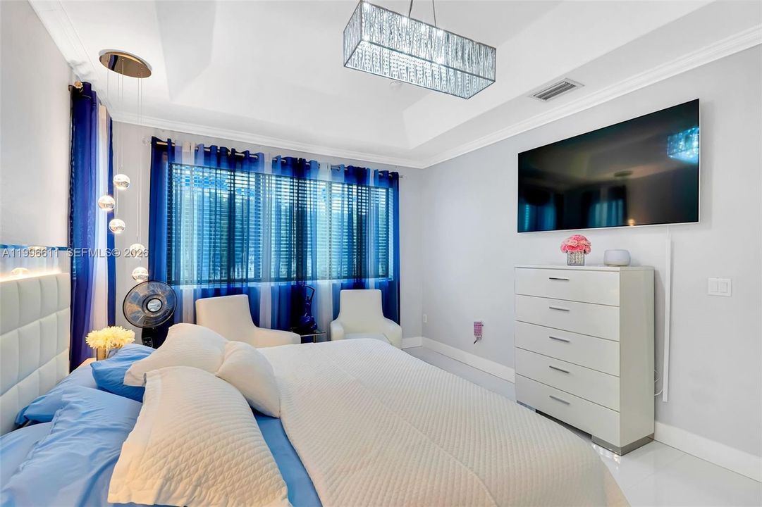 Activo con contrato: $950,000 (4 camas, 3 baños, 2580 Pies cuadrados)