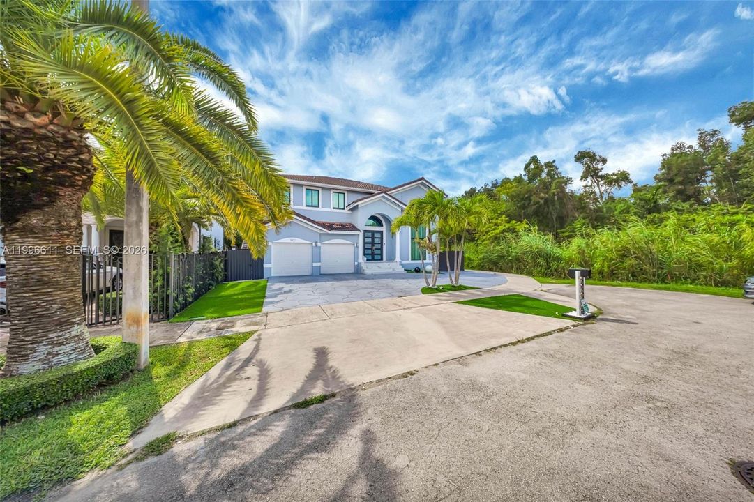 Activo con contrato: $950,000 (4 camas, 3 baños, 2580 Pies cuadrados)