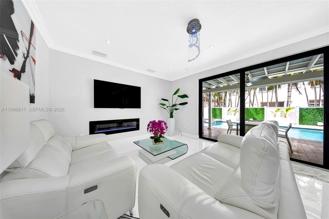 Activo con contrato: $950,000 (4 camas, 3 baños, 2580 Pies cuadrados)