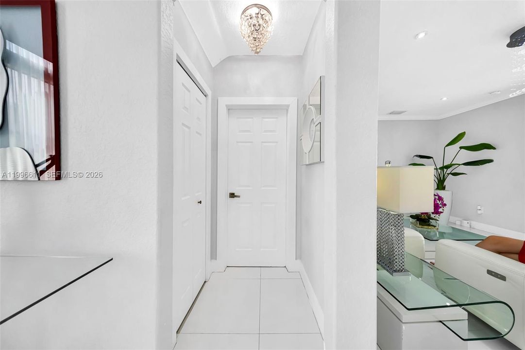 Activo con contrato: $950,000 (4 camas, 3 baños, 2580 Pies cuadrados)