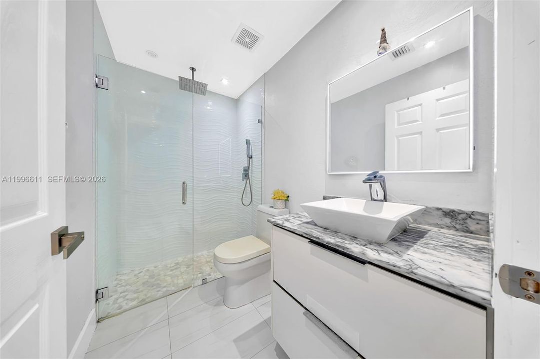 Activo con contrato: $950,000 (4 camas, 3 baños, 2580 Pies cuadrados)