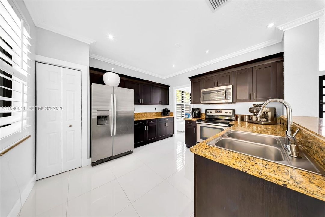 Activo con contrato: $950,000 (4 camas, 3 baños, 2580 Pies cuadrados)