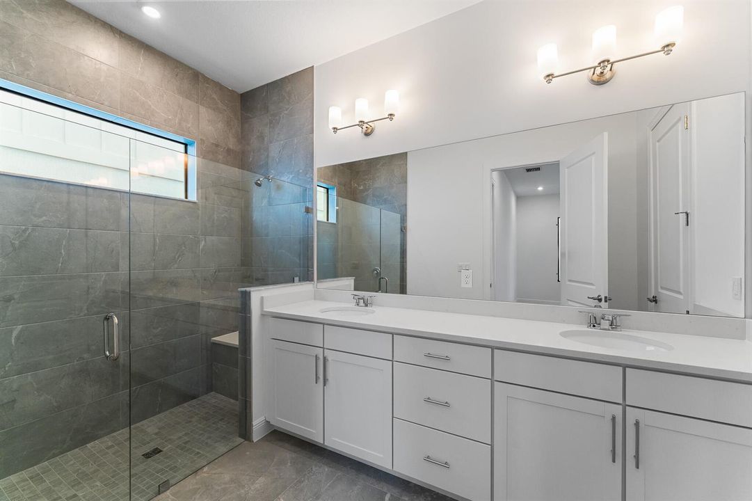 US_SEF_LIVINGSTONE_LOT 217_OWNERS BATH