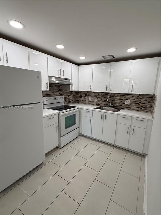 For Sale: $139,900 (2 beds, 1 baths, 954 Square Feet)
