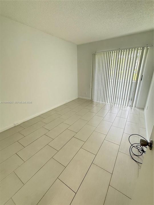 For Sale: $139,900 (2 beds, 1 baths, 954 Square Feet)