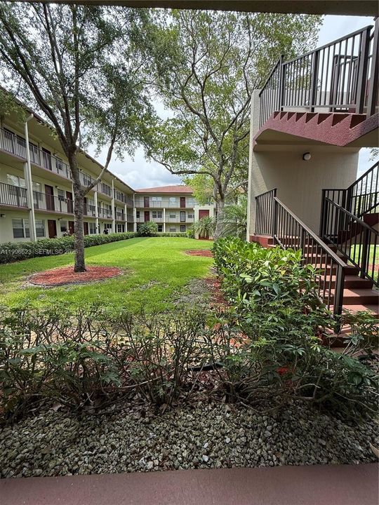 For Sale: $139,900 (2 beds, 1 baths, 954 Square Feet)