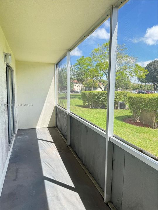 For Sale: $139,900 (2 beds, 1 baths, 954 Square Feet)