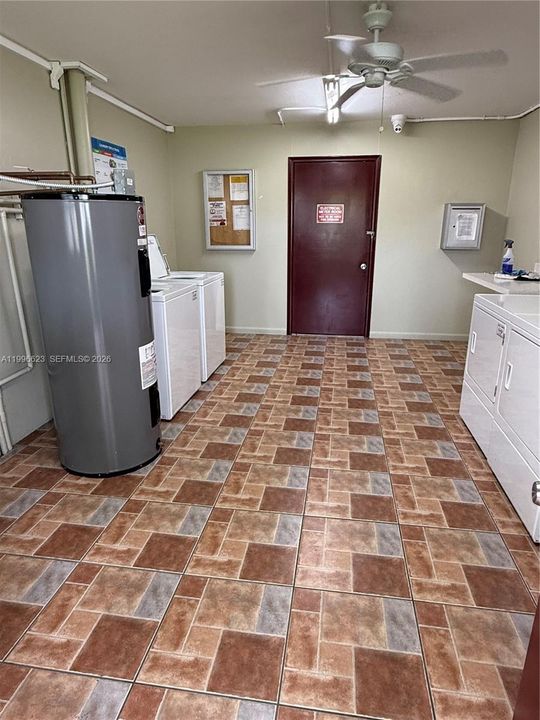 For Sale: $139,900 (2 beds, 1 baths, 954 Square Feet)