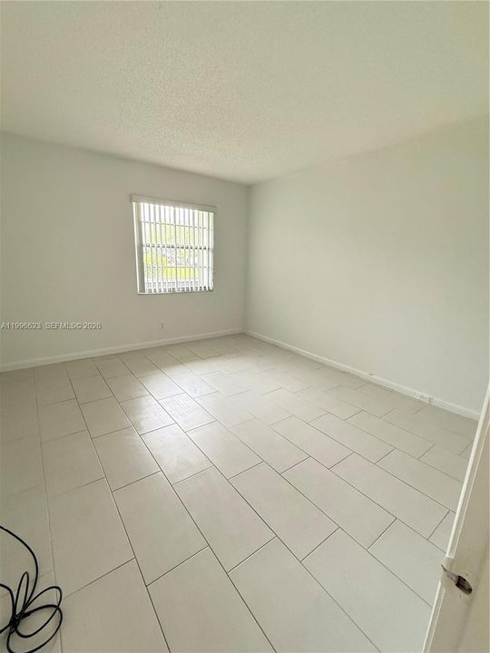 For Sale: $139,900 (2 beds, 1 baths, 954 Square Feet)