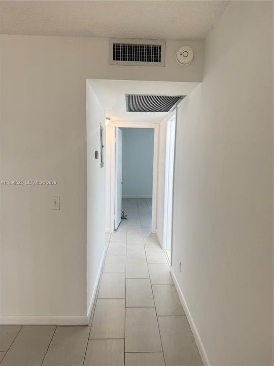For Sale: $139,900 (2 beds, 1 baths, 954 Square Feet)