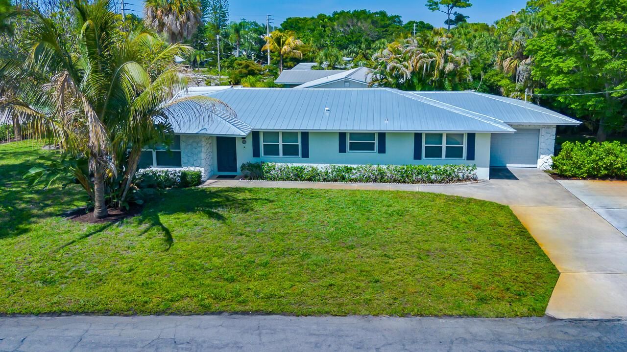 381 SE Edgewood Drive-1