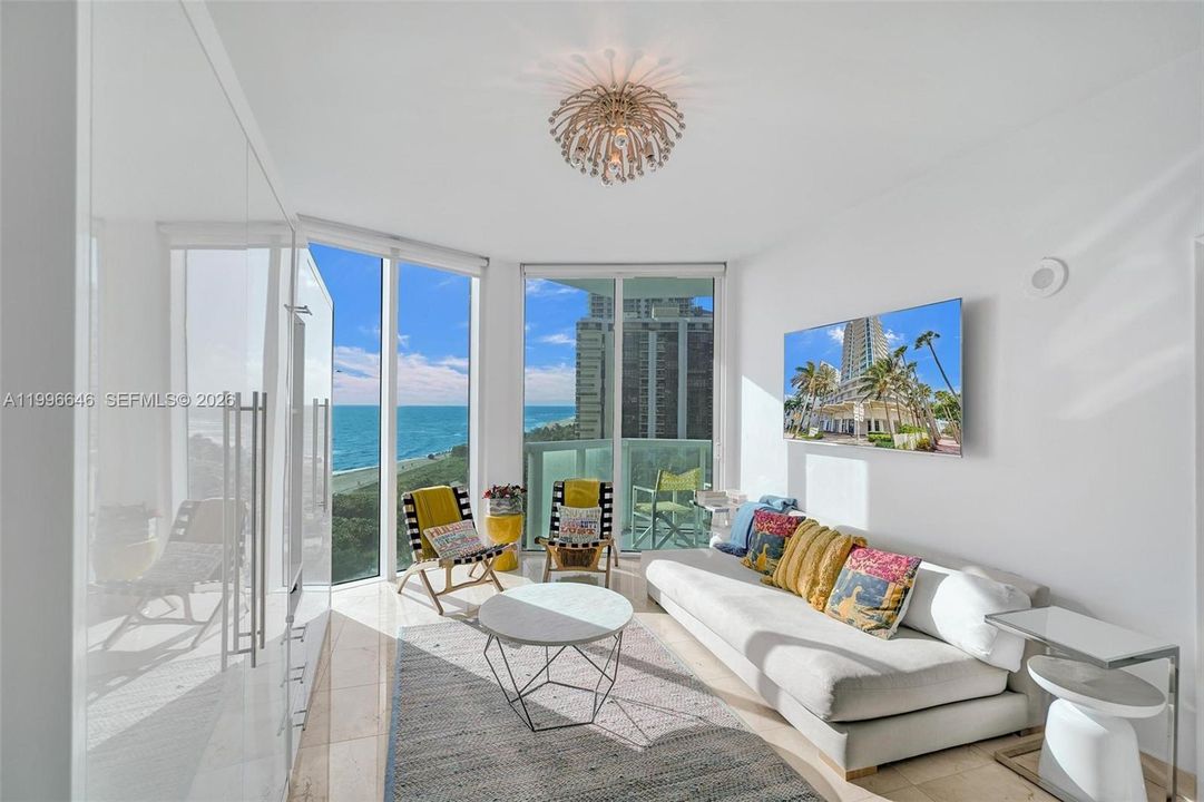 For Sale: $748,000 (1 beds, 1 baths, 667 Square Feet)