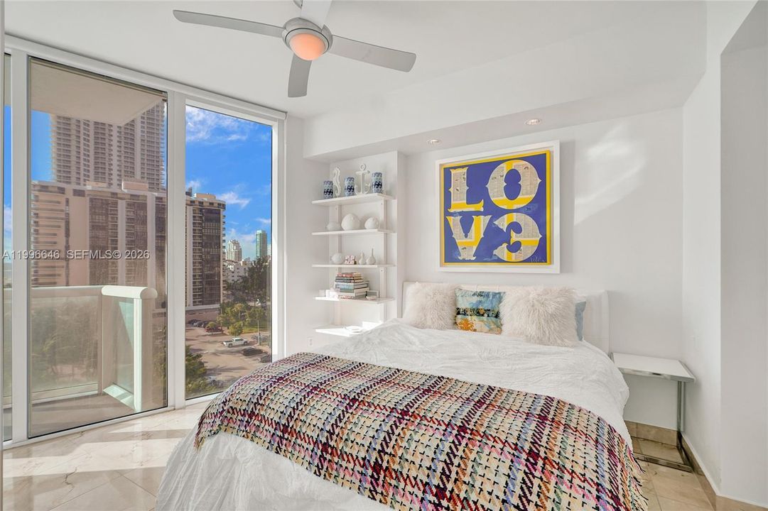For Sale: $748,000 (1 beds, 1 baths, 667 Square Feet)