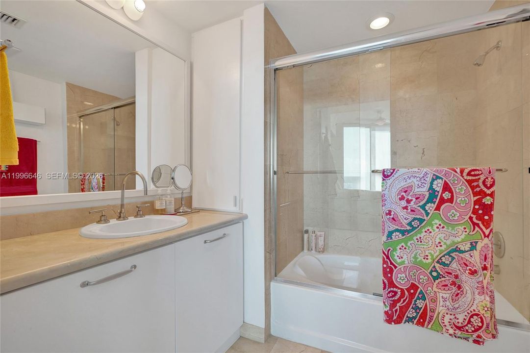 For Sale: $748,000 (1 beds, 1 baths, 667 Square Feet)