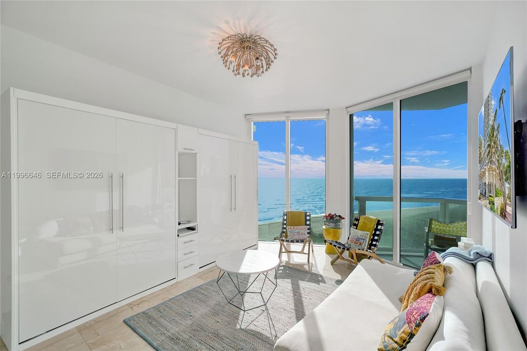 For Sale: $748,000 (1 beds, 1 baths, 667 Square Feet)