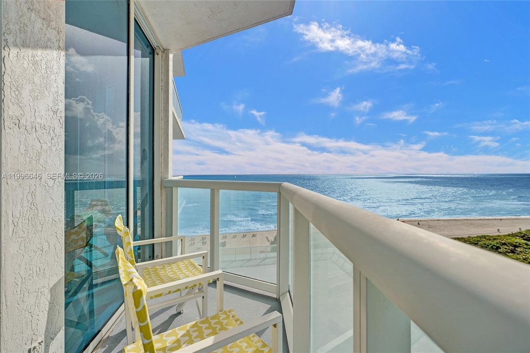 For Sale: $748,000 (1 beds, 1 baths, 667 Square Feet)