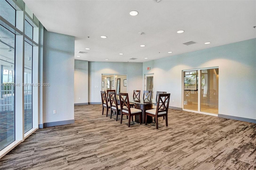 For Sale: $748,000 (1 beds, 1 baths, 667 Square Feet)
