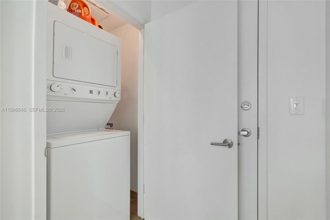 For Sale: $748,000 (1 beds, 1 baths, 667 Square Feet)
