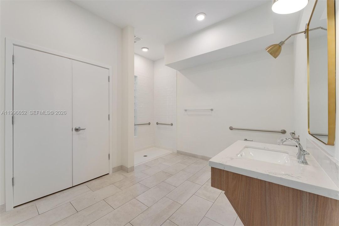 For Sale: $1,995,000 (6 beds, 4 baths, 4459 Square Feet)