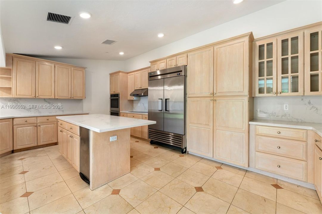 For Sale: $1,995,000 (6 beds, 4 baths, 4459 Square Feet)