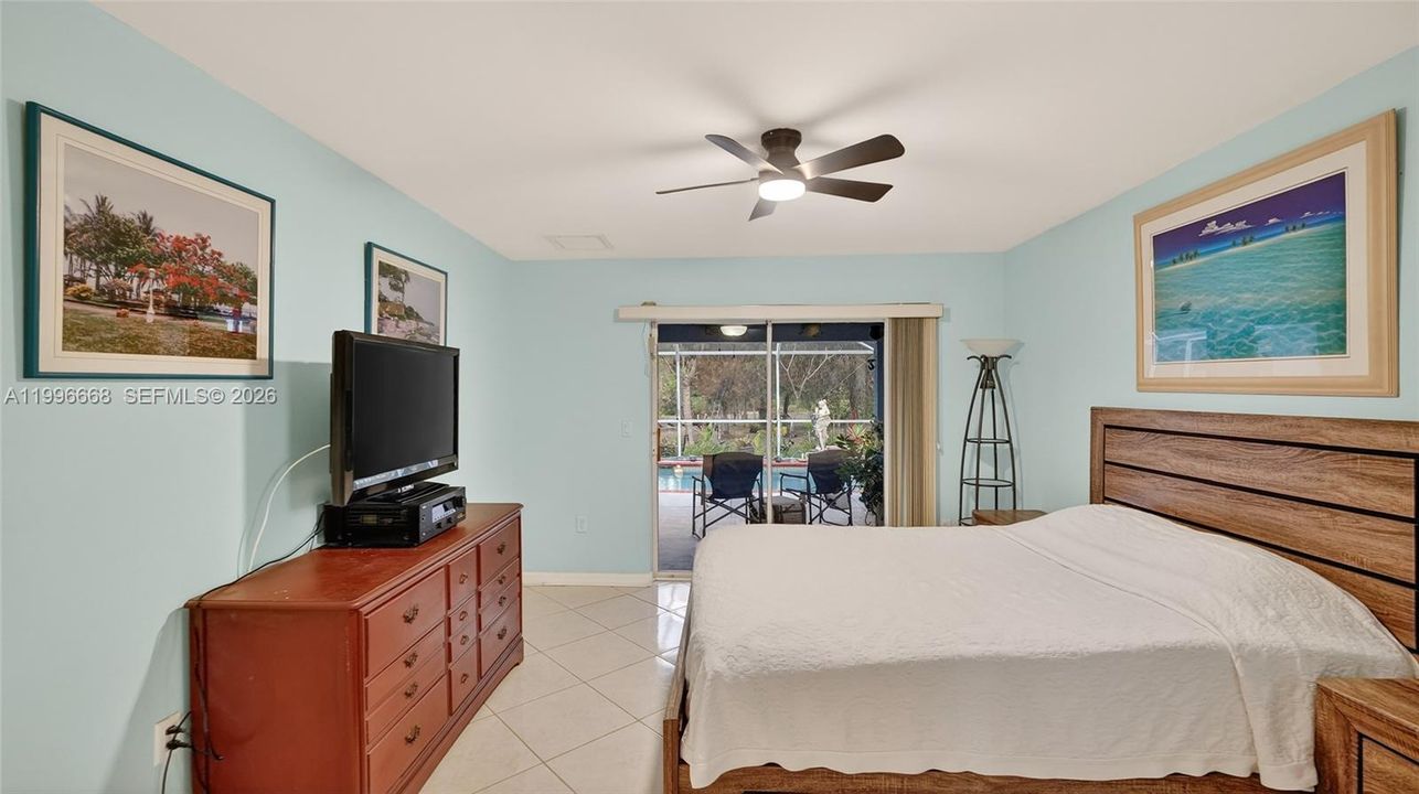 Activo con contrato: $365,000 (3 camas, 2 baños, 1800 Pies cuadrados)