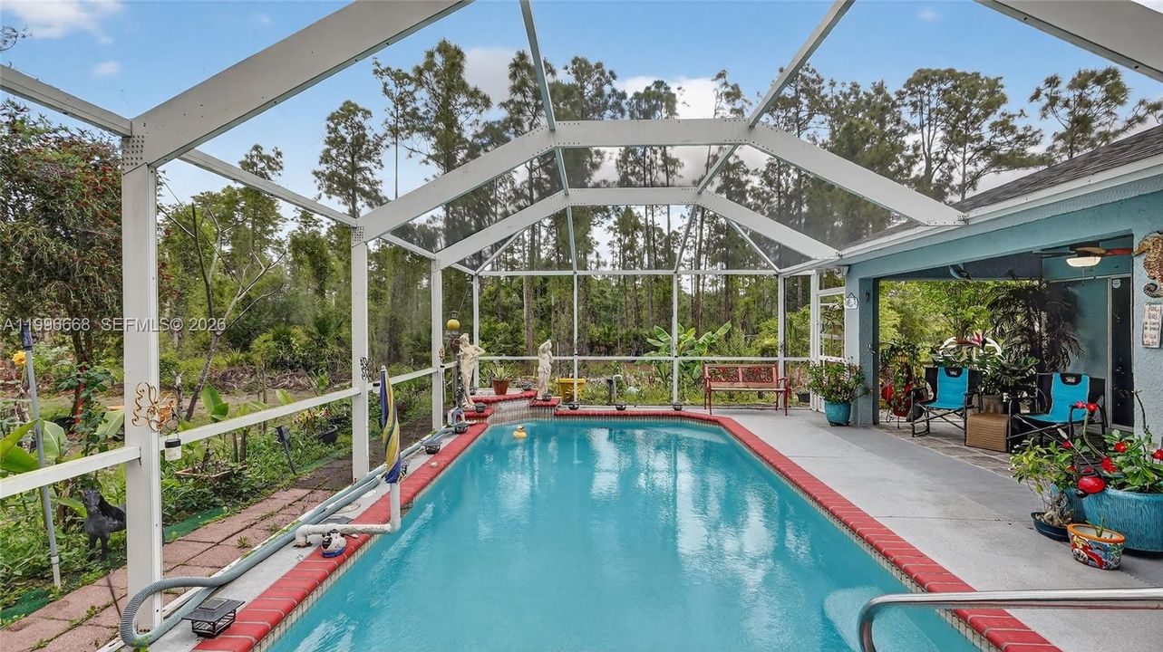 Activo con contrato: $365,000 (3 camas, 2 baños, 1800 Pies cuadrados)