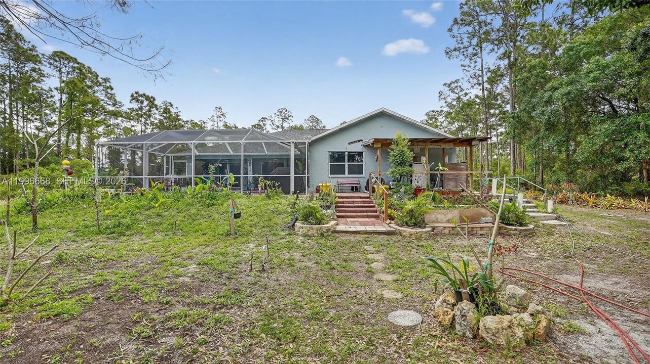 Activo con contrato: $365,000 (3 camas, 2 baños, 1800 Pies cuadrados)