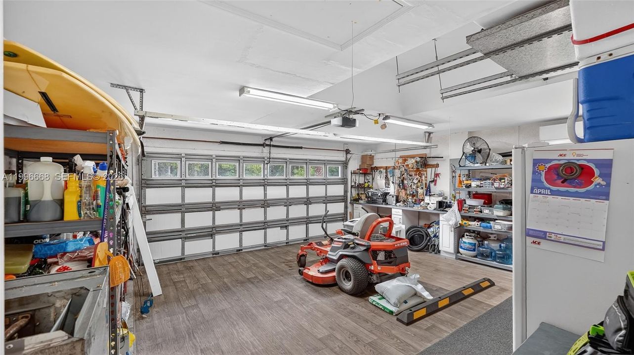 Activo con contrato: $365,000 (3 camas, 2 baños, 1800 Pies cuadrados)