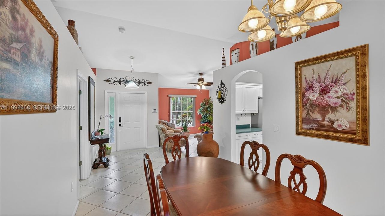 Activo con contrato: $365,000 (3 camas, 2 baños, 1800 Pies cuadrados)