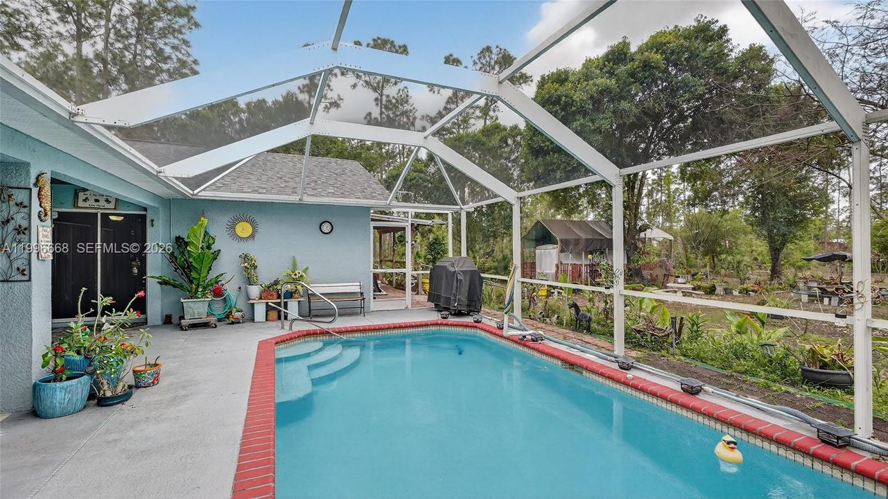 Activo con contrato: $365,000 (3 camas, 2 baños, 1800 Pies cuadrados)