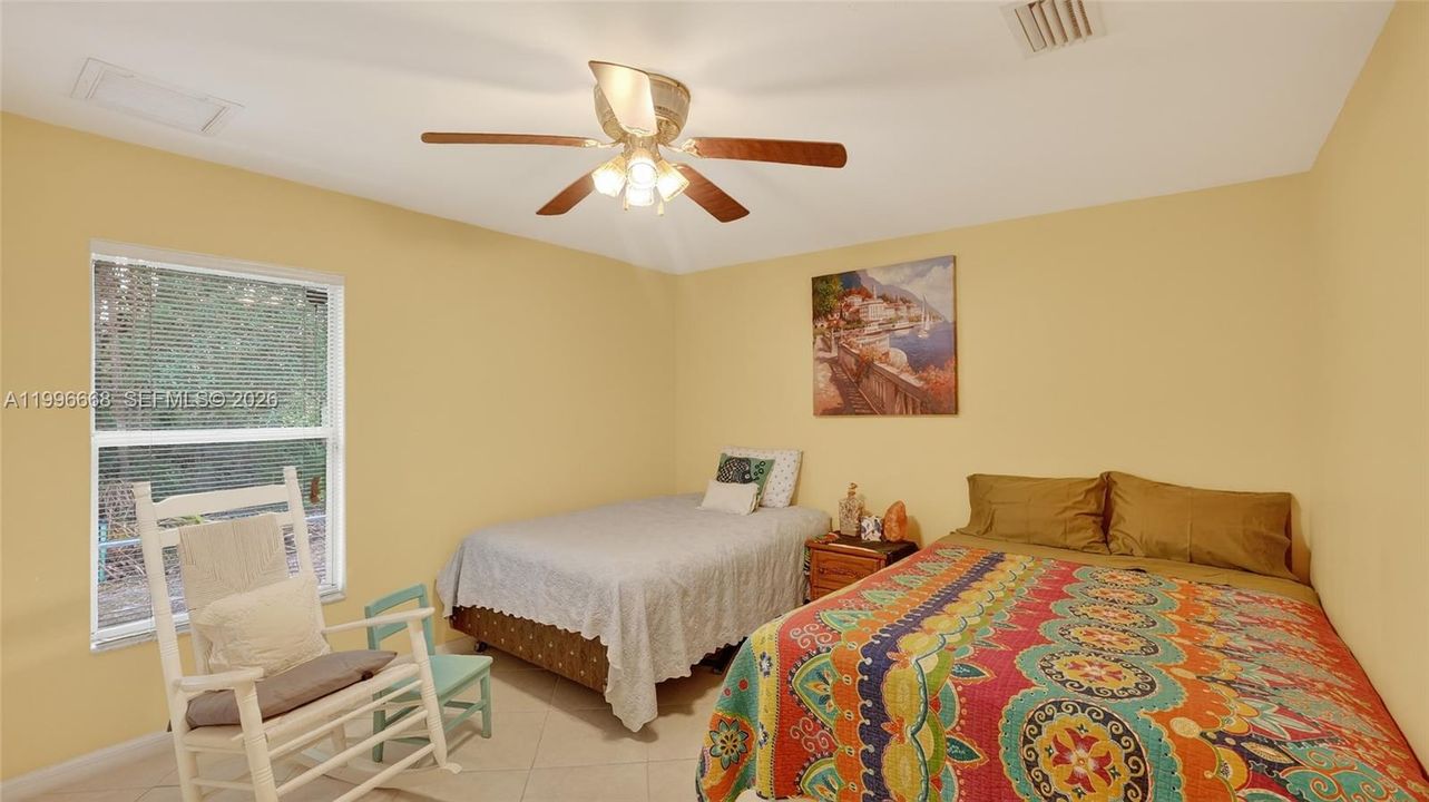 Activo con contrato: $365,000 (3 camas, 2 baños, 1800 Pies cuadrados)