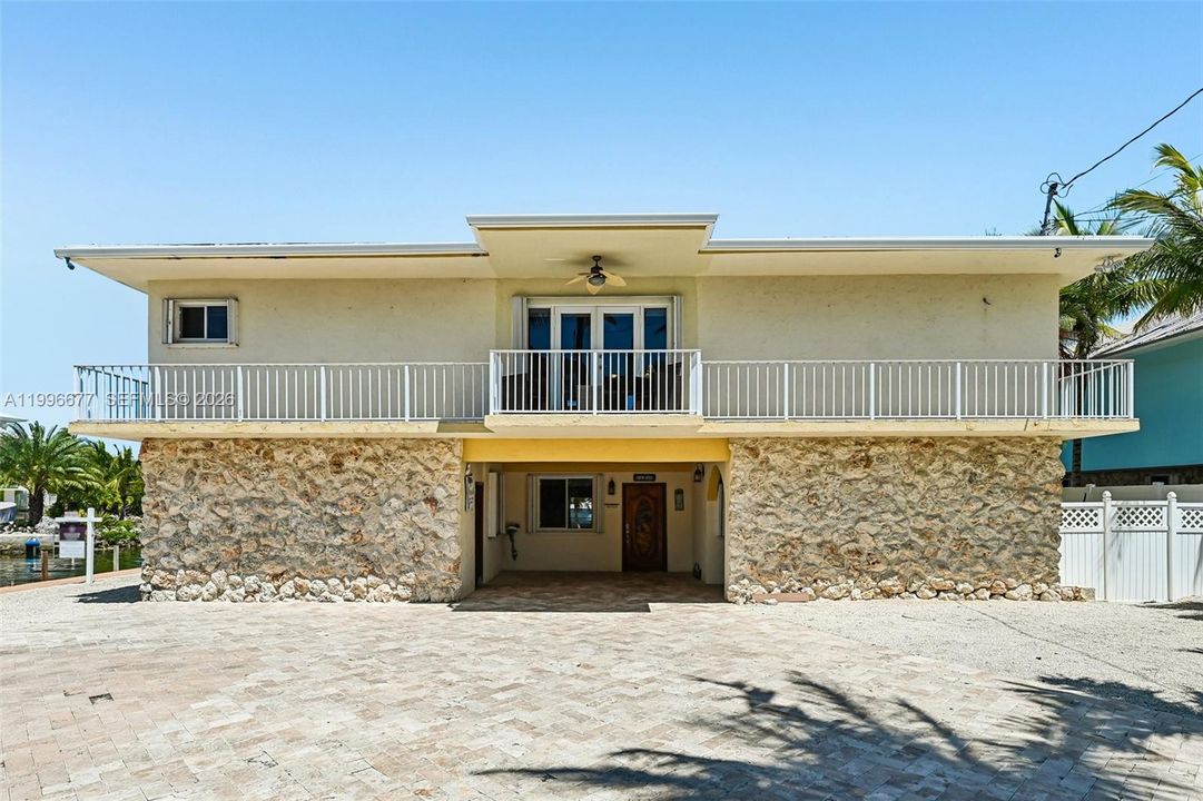 En Venta: $2,290,000 (4 camas, 3 baños, 1500 Pies cuadrados)