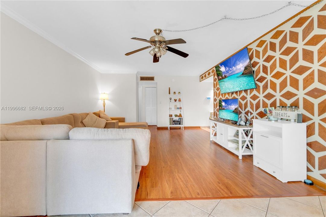 En Venta: $220,000 (2 camas, 2 baños, 1120 Pies cuadrados)