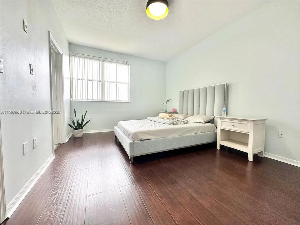 Active With Contract: $2,900 (3 beds, 2 baths, 1528 Square Feet)