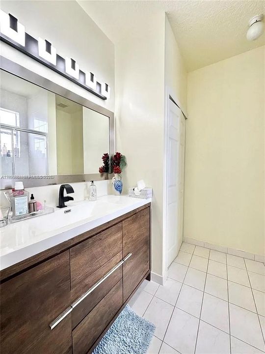 Active With Contract: $2,900 (3 beds, 2 baths, 1528 Square Feet)