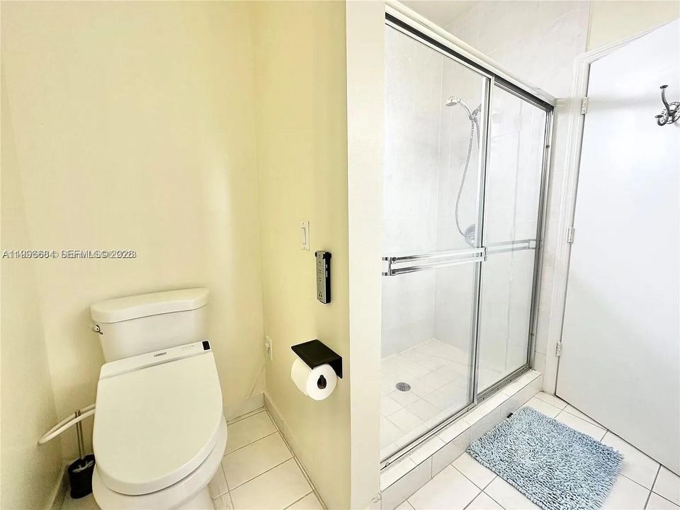 Active With Contract: $2,900 (3 beds, 2 baths, 1528 Square Feet)