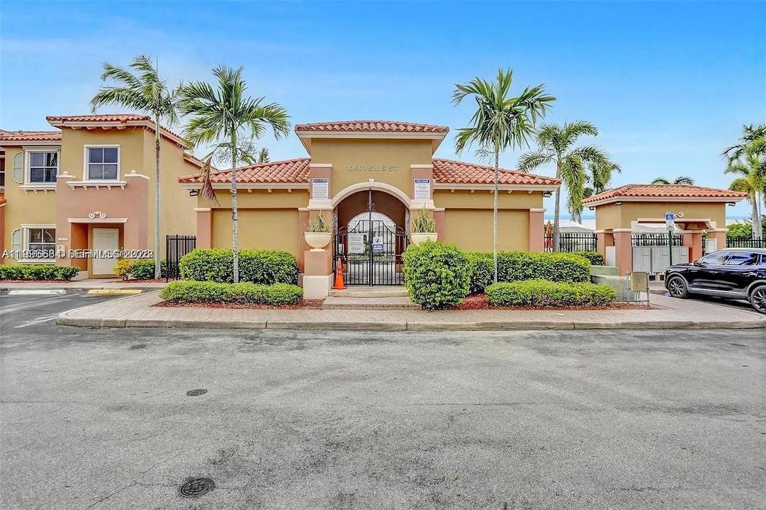 Active With Contract: $2,900 (3 beds, 2 baths, 1528 Square Feet)
