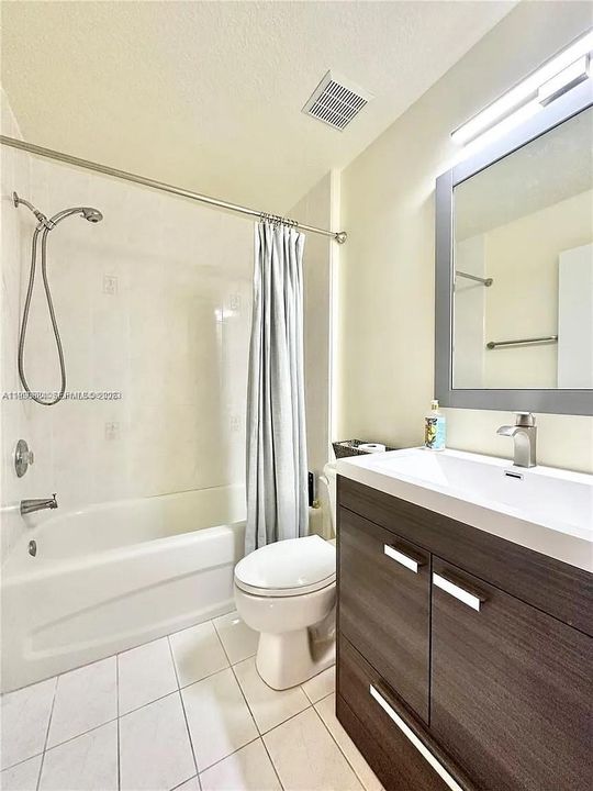 Active With Contract: $2,900 (3 beds, 2 baths, 1528 Square Feet)