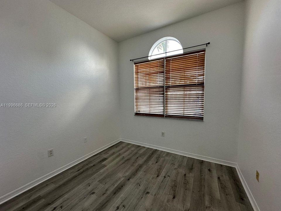 Recientemente alquilado: $2,300 (3 camas, 2 baños, 1216 Pies cuadrados)