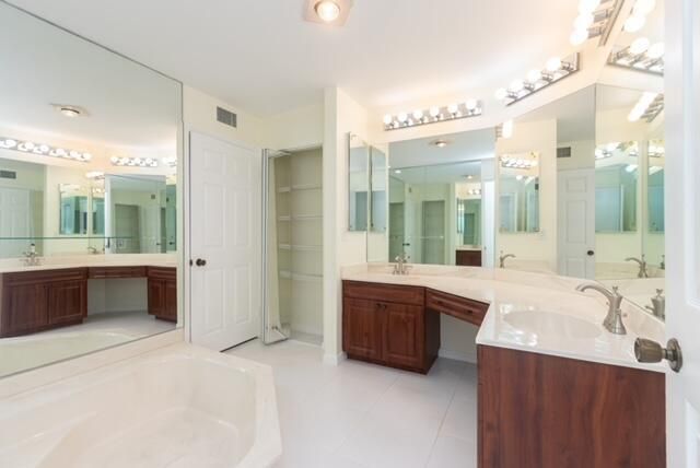 10739 Ladypalm--8