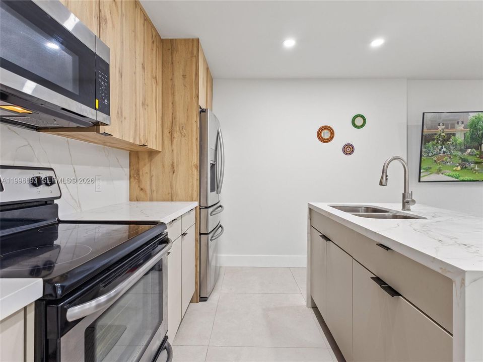 En Venta: $498,000 (2 camas, 1 baños, 824 Pies cuadrados)