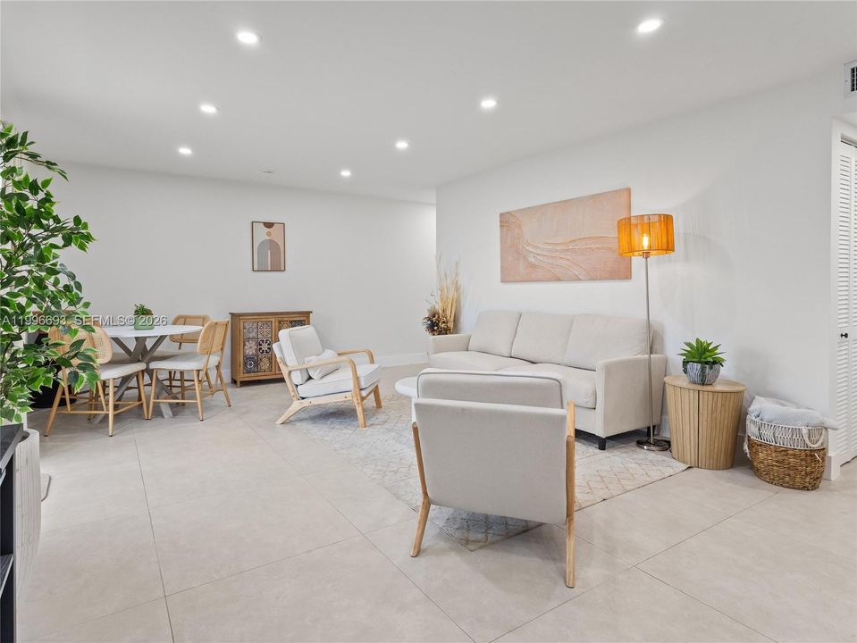 En Venta: $498,000 (2 camas, 1 baños, 824 Pies cuadrados)