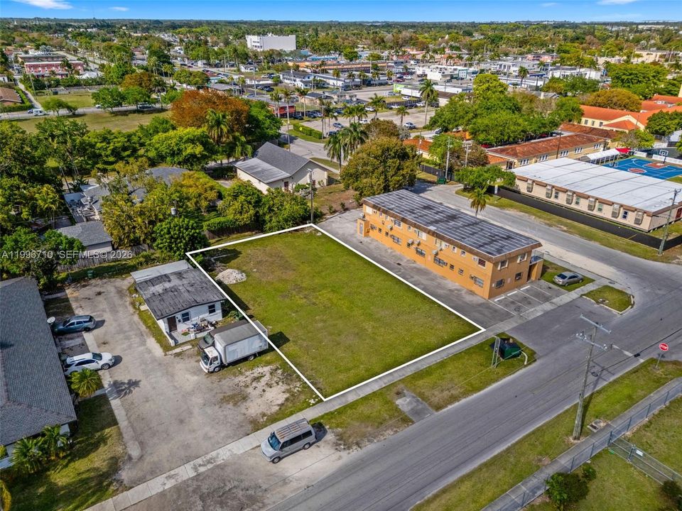 На продажу: $499,000 (0.23 acres)