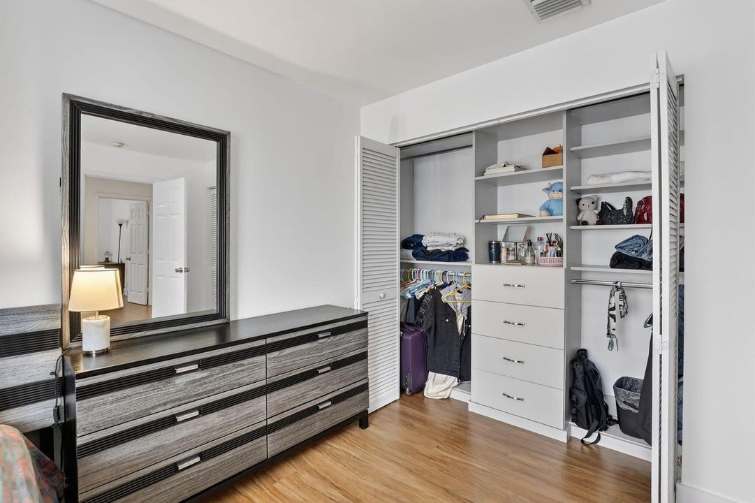 rd bedrm closet