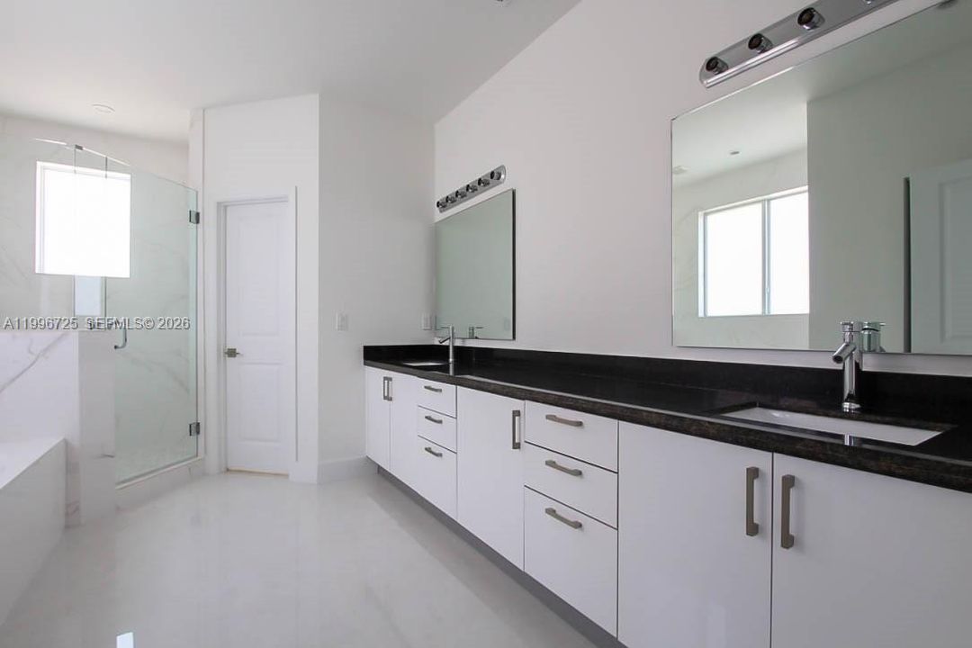 В аренду: $5,000 (5 спален, 4 ванн, 3073 Квадратных фут)