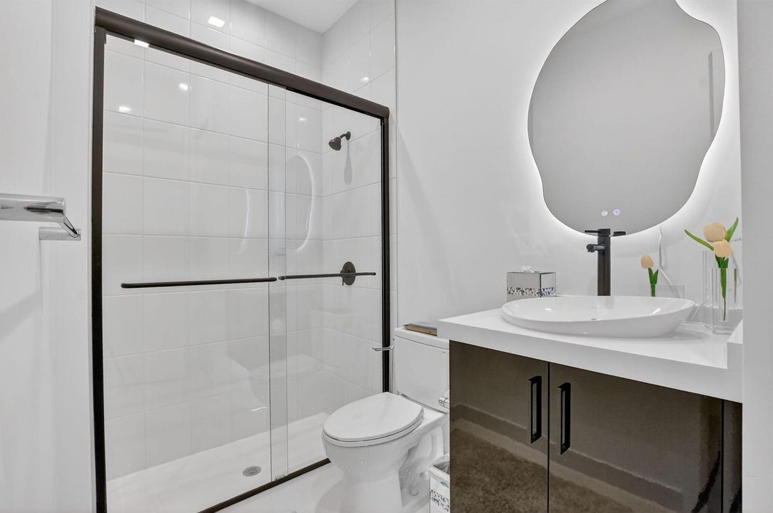 Full Bathroom (3)