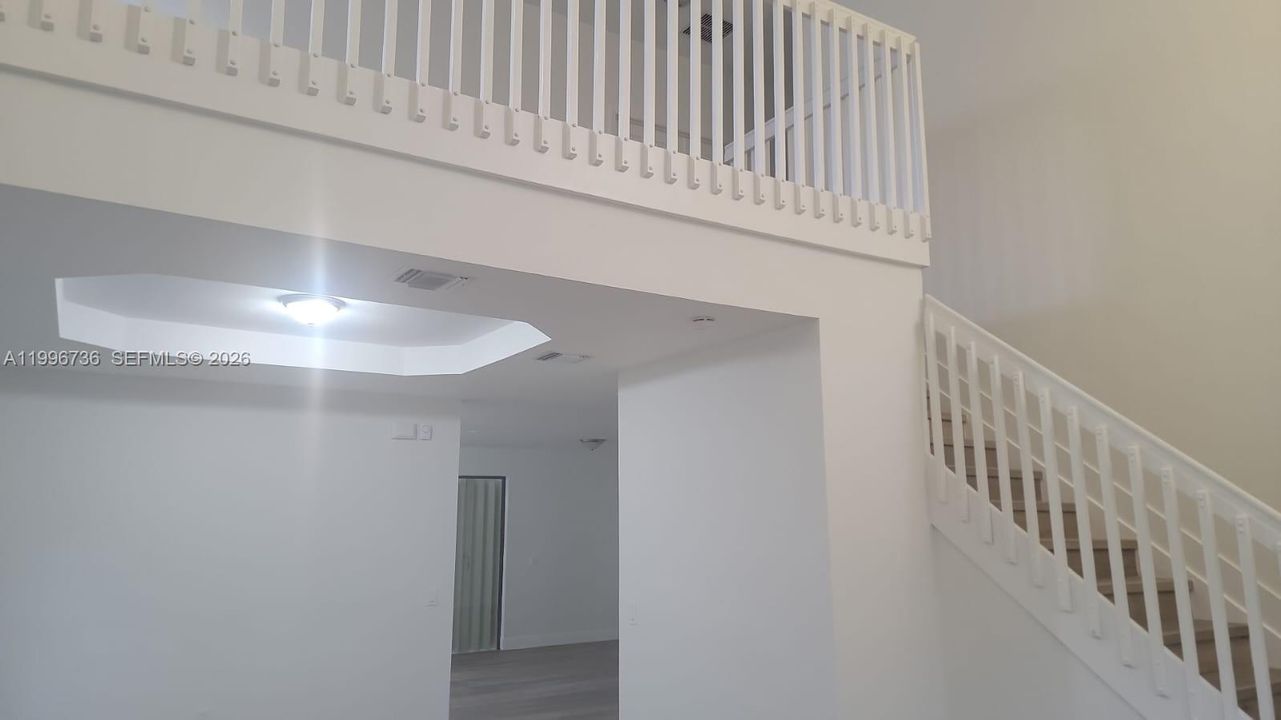 Под контрактом: $3,500 (5 спален, 3 ванн, 2732 Квадратных фут)