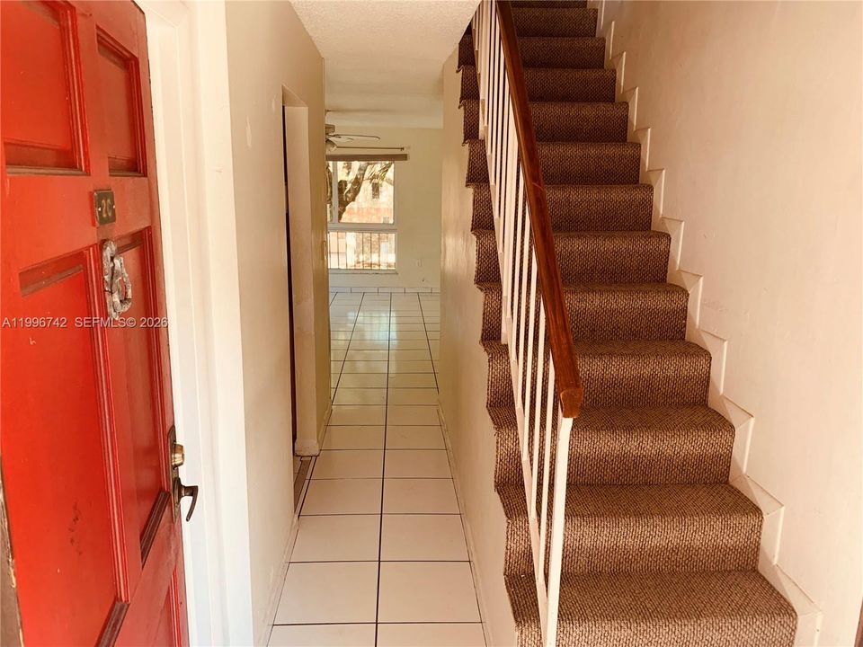For Sale: $350,000 (2 beds, 2 baths, 969 Square Feet)